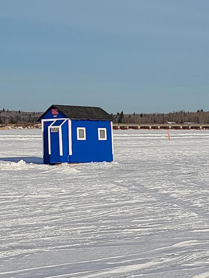 Shoreside Inn & Suites Wabamun Esterno foto
