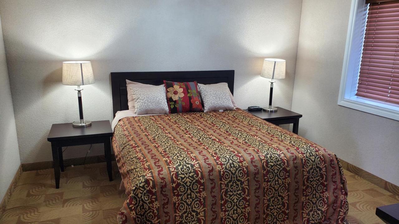 Shoreside Inn & Suites Wabamun Esterno foto