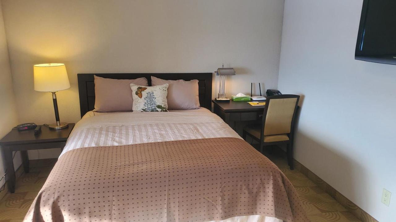 Shoreside Inn & Suites Wabamun Esterno foto