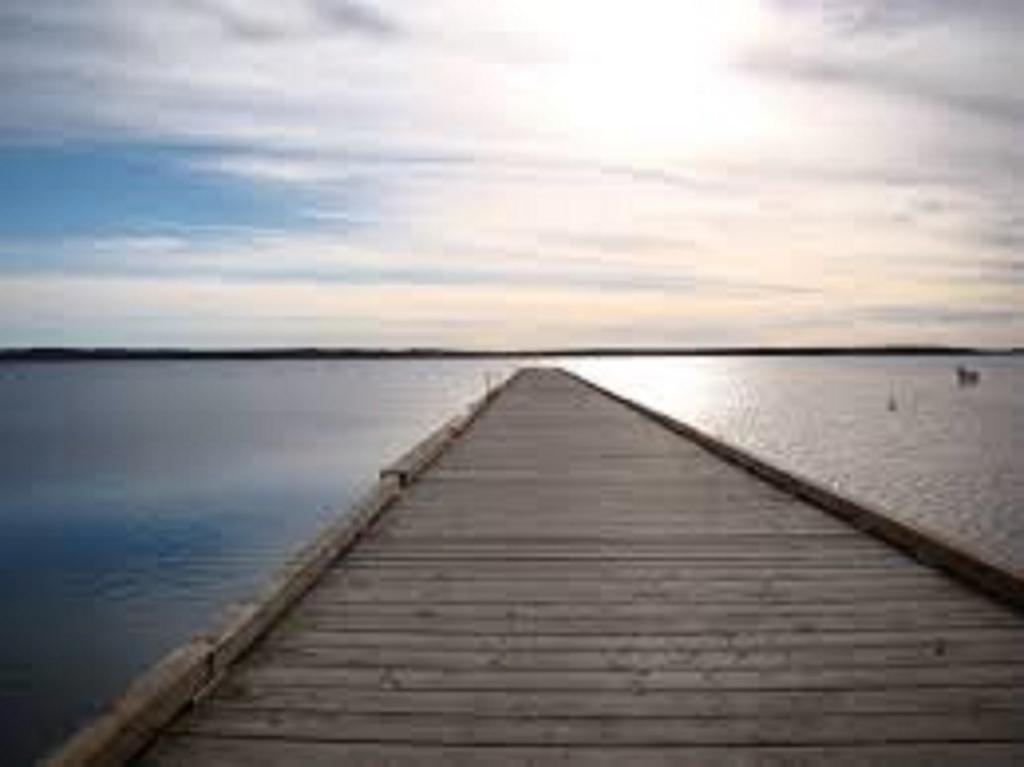 Shoreside Inn & Suites Wabamun Esterno foto