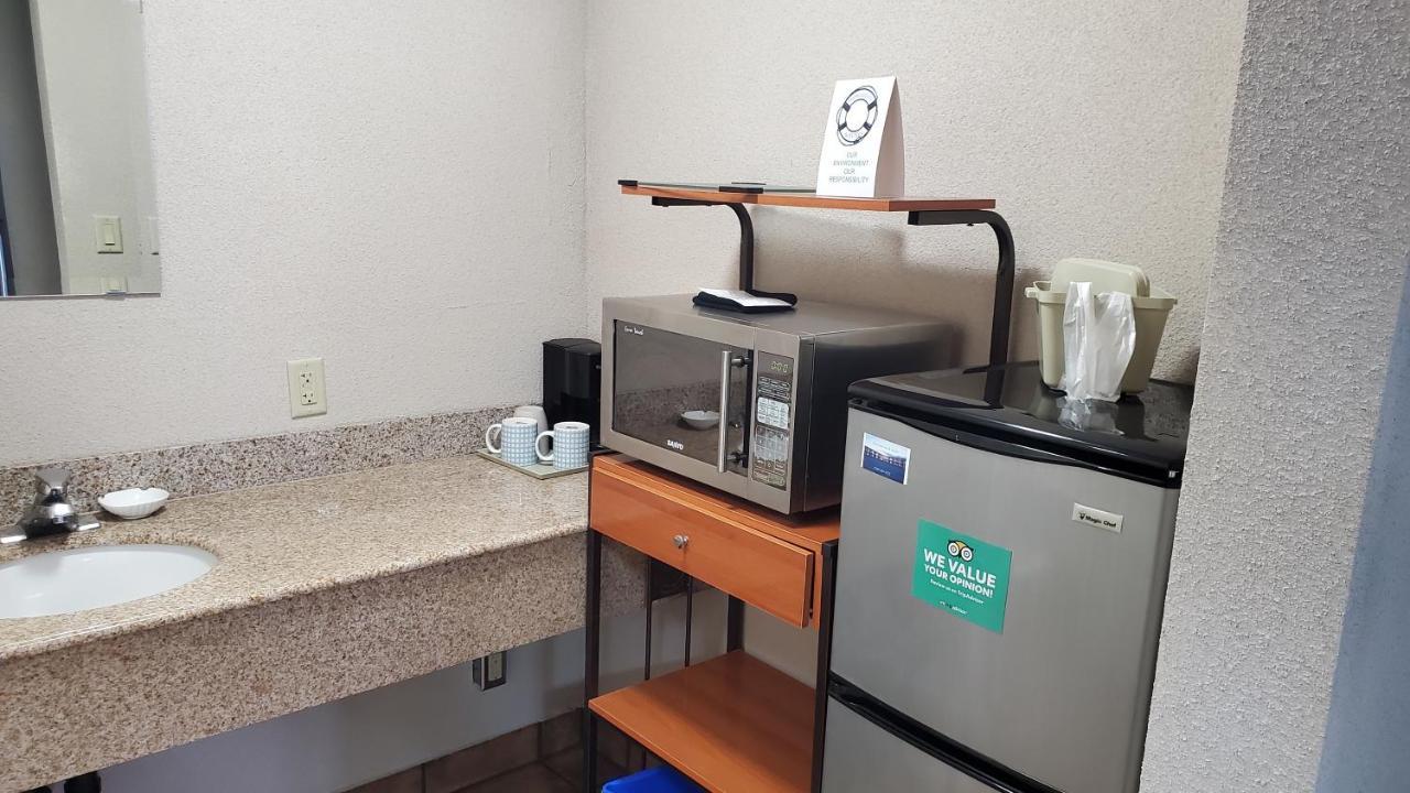 Shoreside Inn & Suites Wabamun Esterno foto