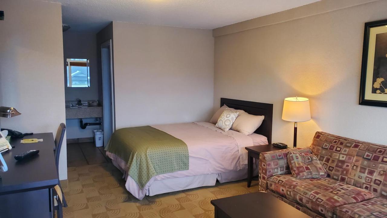 Shoreside Inn & Suites Wabamun Esterno foto