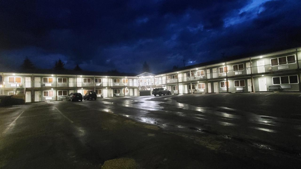 Shoreside Inn & Suites Wabamun Esterno foto