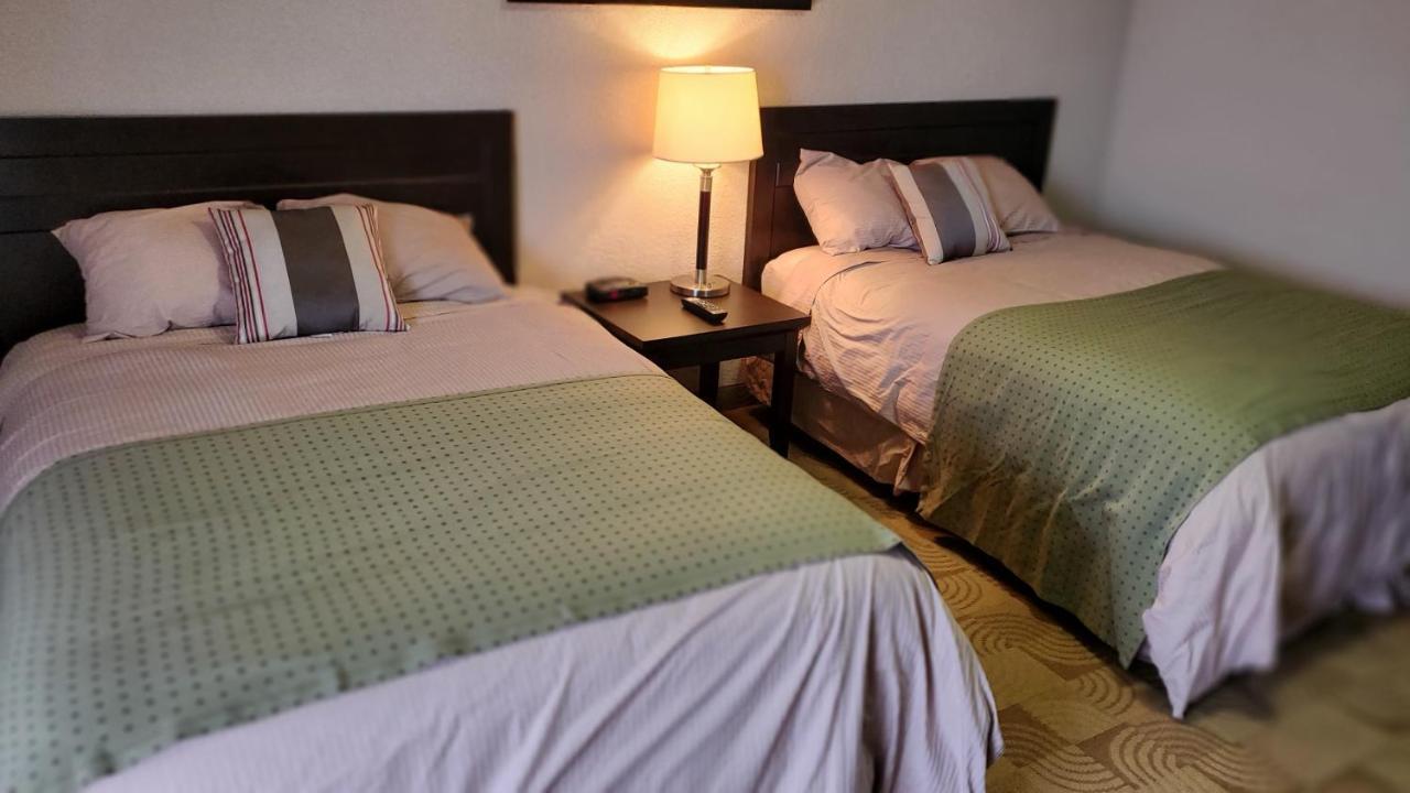Shoreside Inn & Suites Wabamun Esterno foto