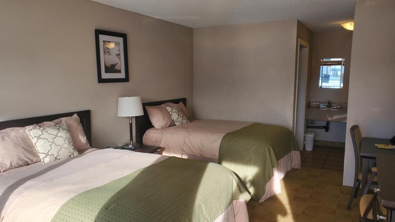 Shoreside Inn & Suites Wabamun Esterno foto