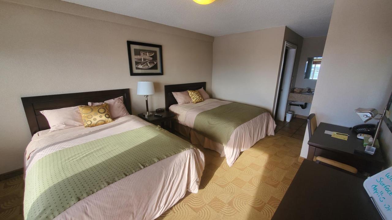 Shoreside Inn & Suites Wabamun Esterno foto