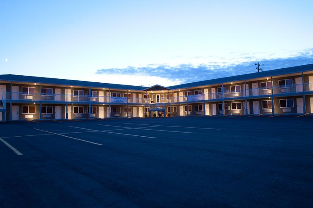 Shoreside Inn & Suites Wabamun Esterno foto