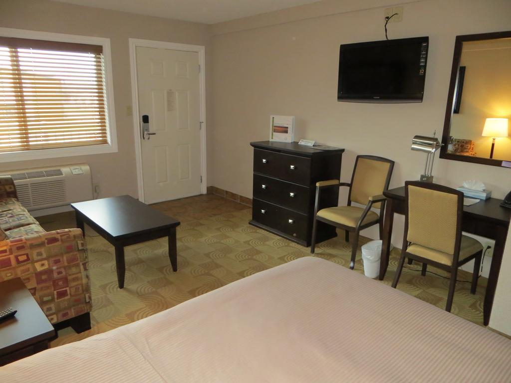 Shoreside Inn & Suites Wabamun Esterno foto
